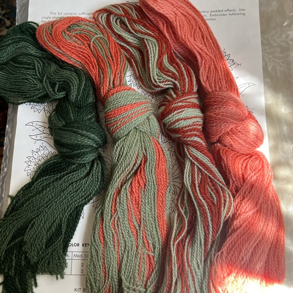 Embroidery pillow kit - Picture 2 of 15